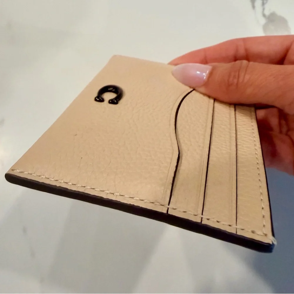 Coach Pebbled Leather Card Case Holder in Cream with Black 'C' Logo NWOT - Picture 7 of 12